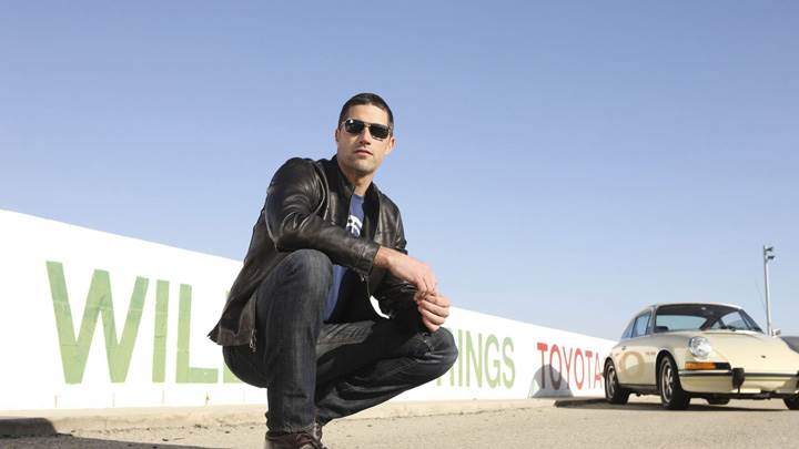 Matthew Fox Sitting Pose On Road In Black Jacket